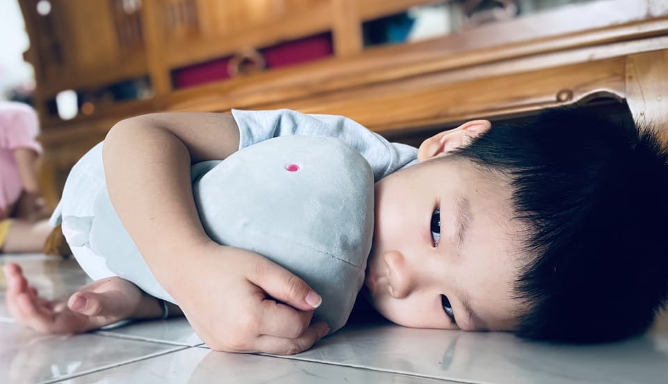 孩子不起床闹情绪,校车不等人